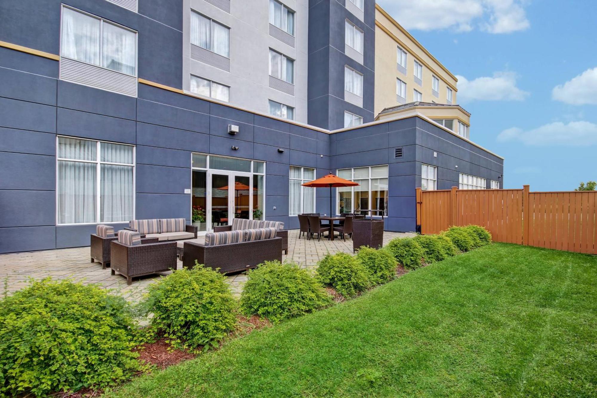 Fairfield Inn & Suites By Marriott Guelph Exterior photo